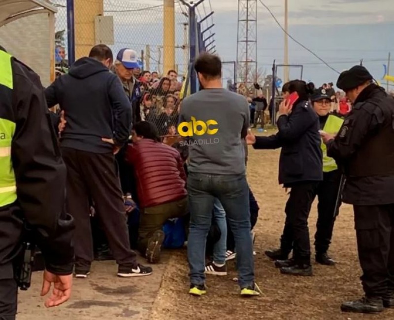 Saladillo: un DT golpe y desmay a otro durante un partido